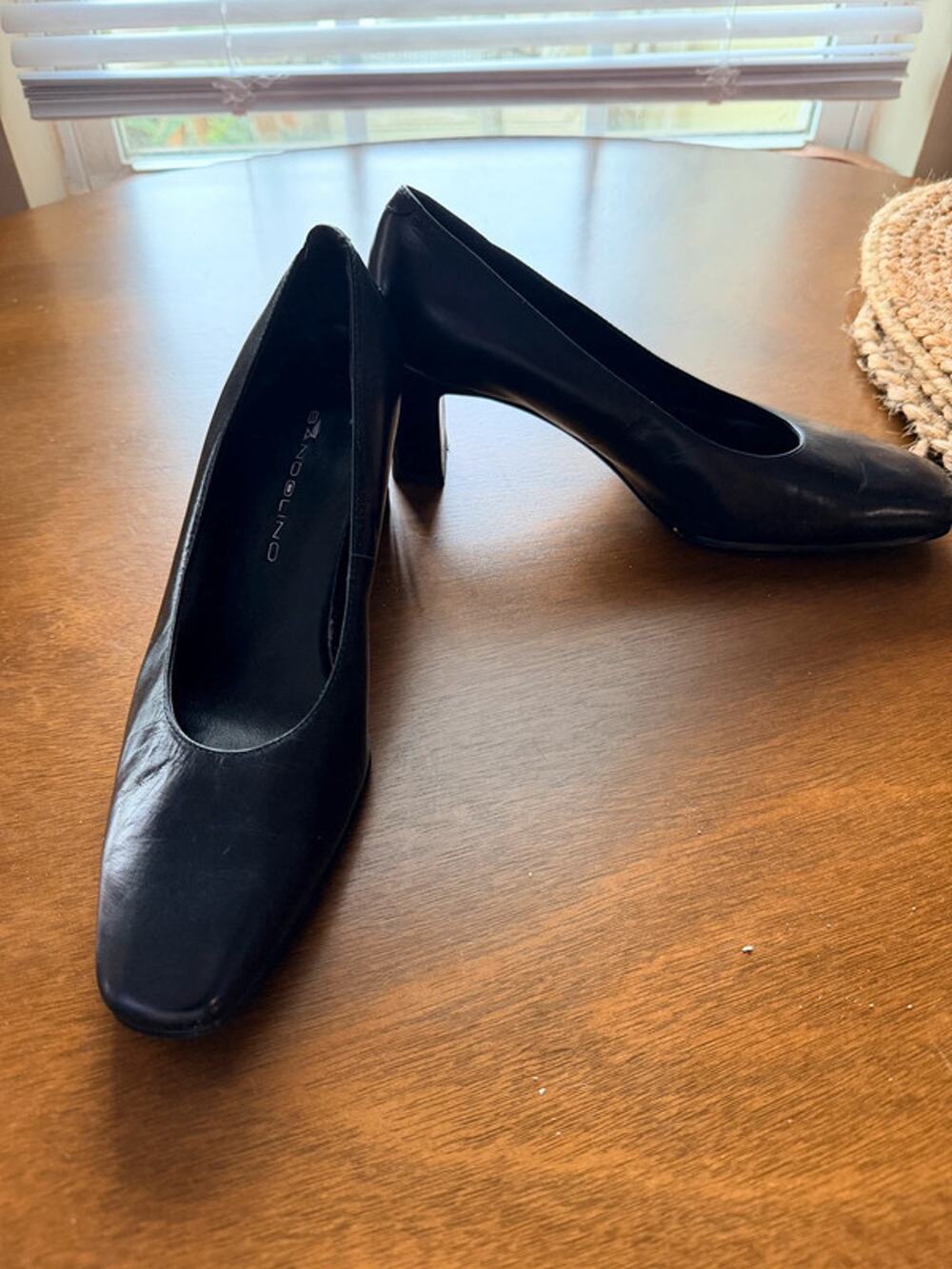 Bandolino black leather pumps square toe EUC 6.5 320